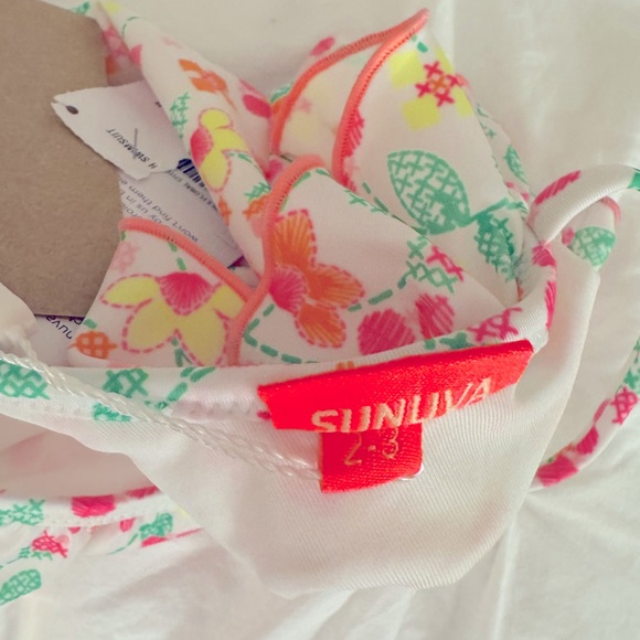 New with tags Sunuva toddler girls ruffle floral swimsuit - Picture 3 of 3